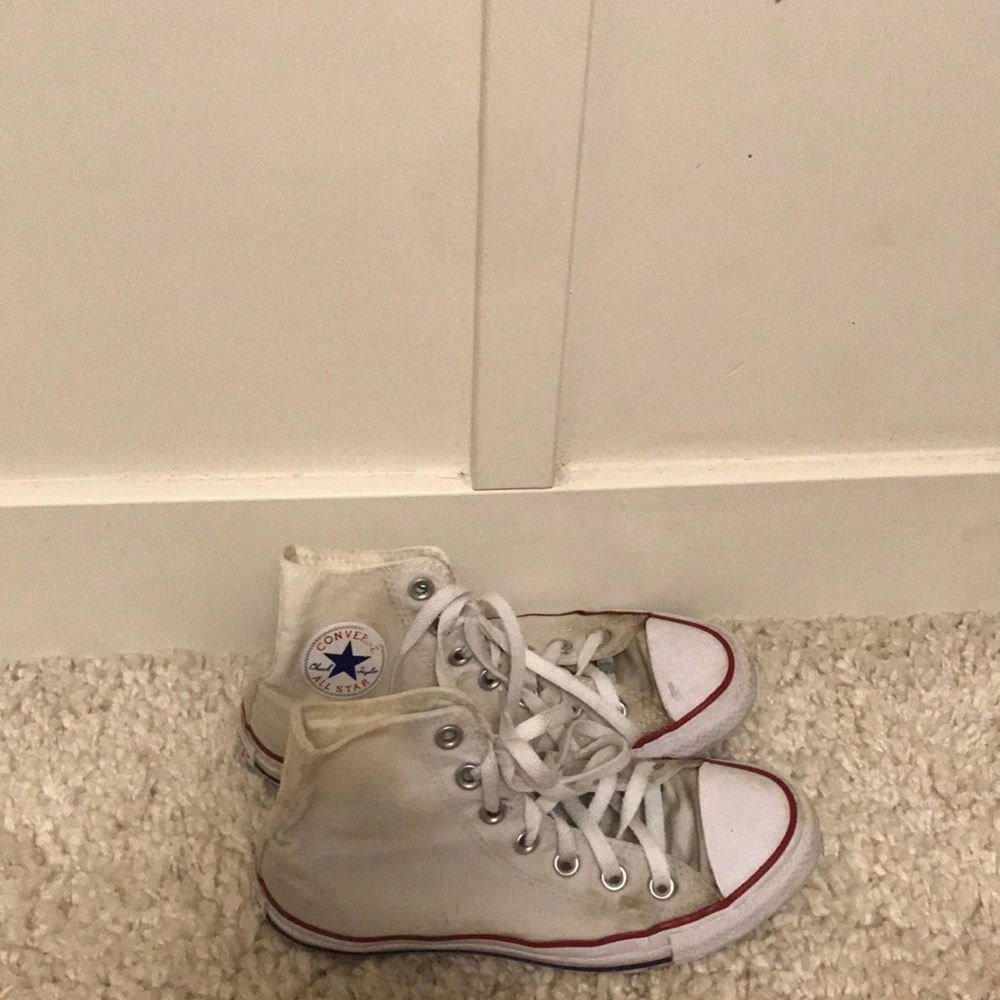 Size 6 white high top converse